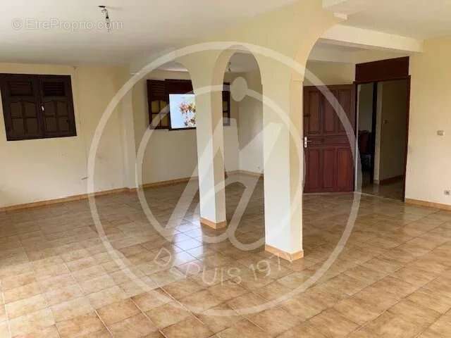 Maison à LES ABYMES