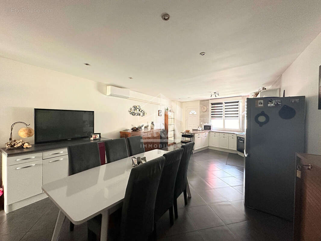 Maison à SAINT-LAURENT-DE-LA-SALANQUE