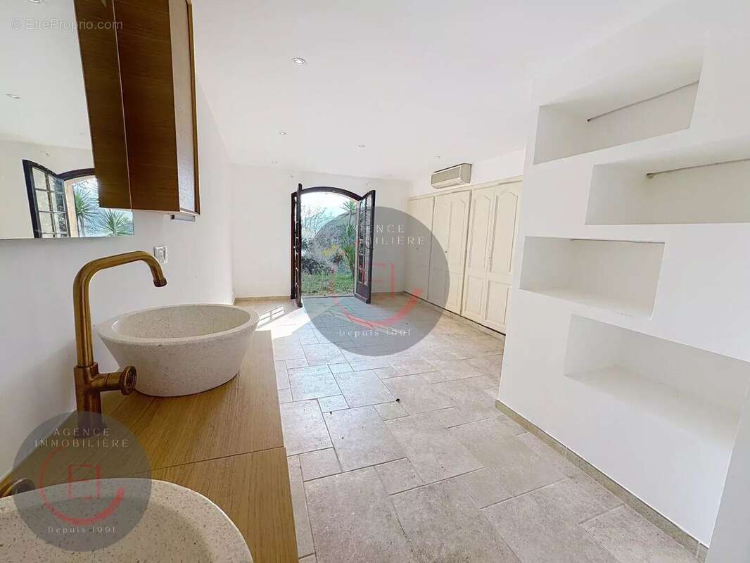 Maison à LES ADRETS-DE-L&#039;ESTEREL