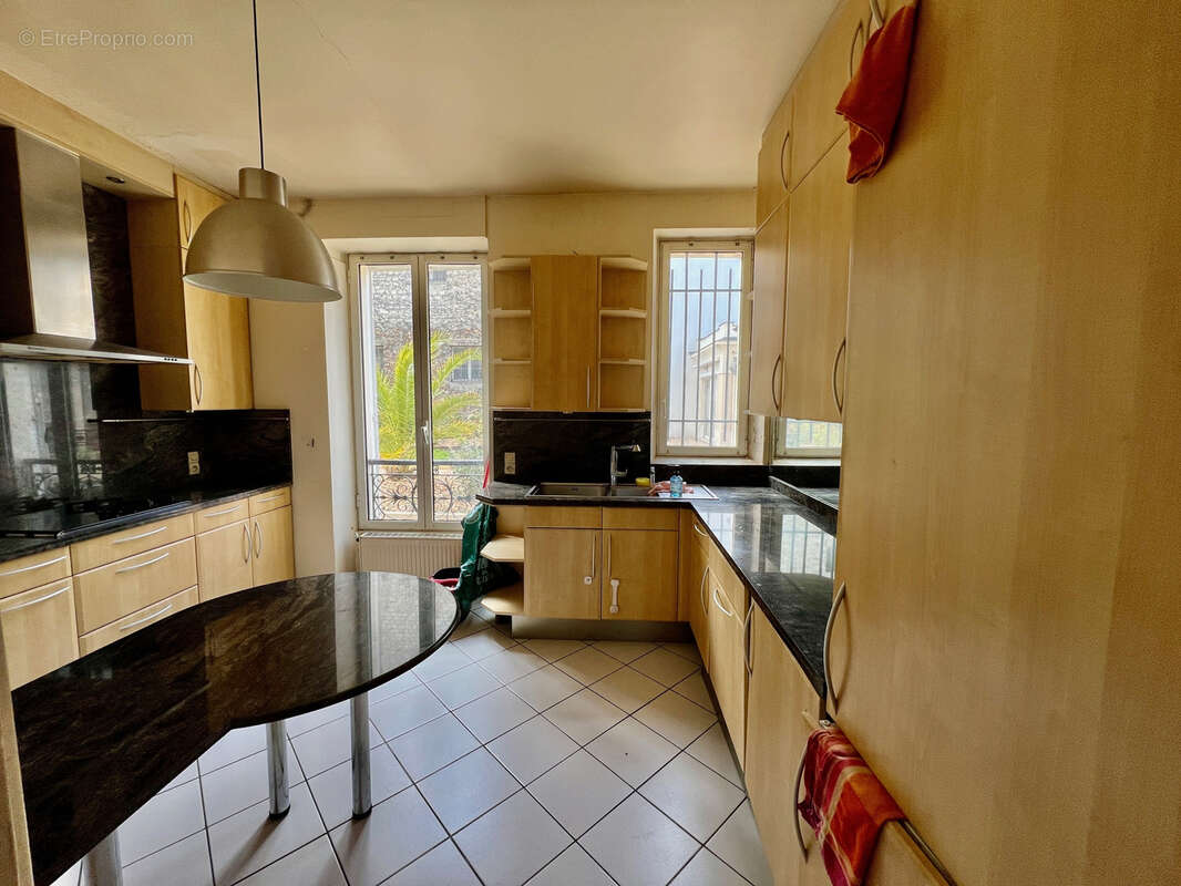 Appartement à CHARENTON-LE-PONT