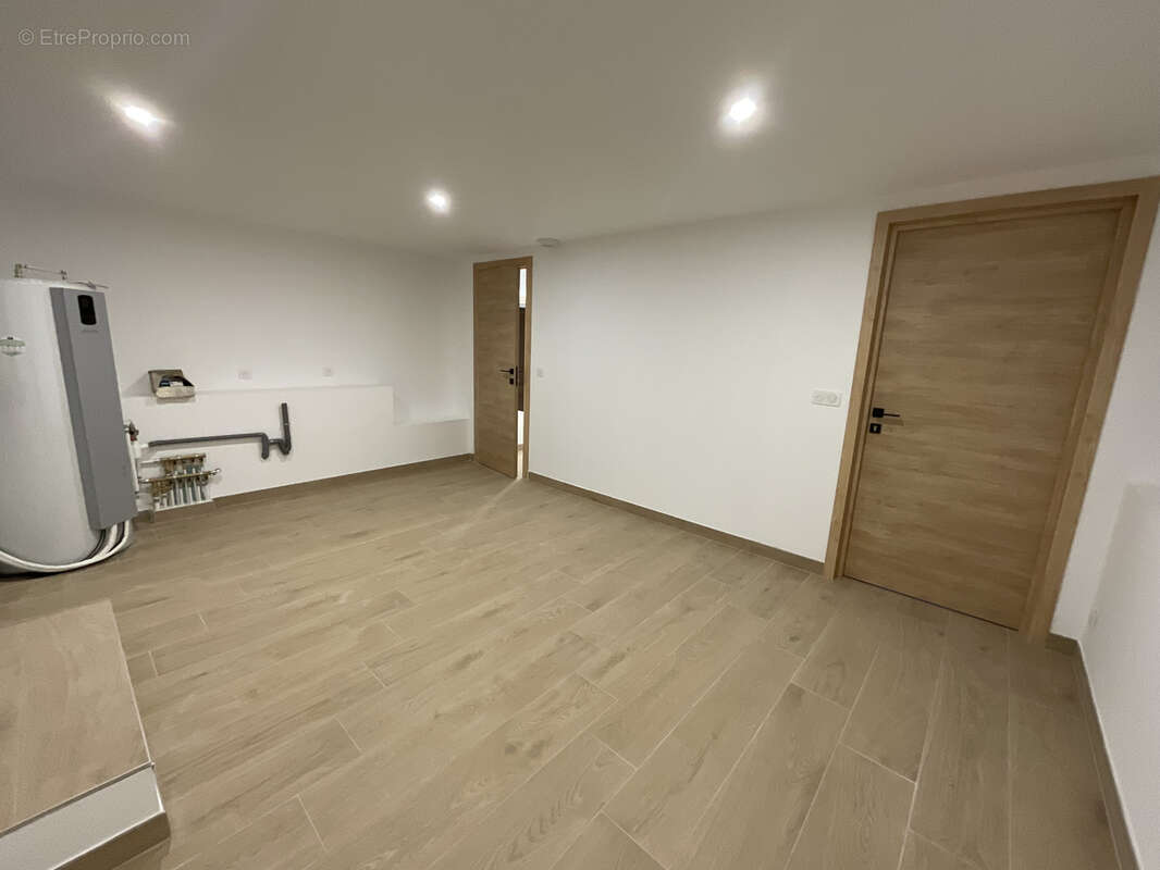 Maison à LE PUY-SAINTE-REPARADE