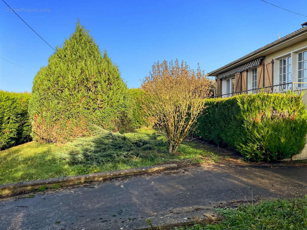 Maison à MONTCORBON