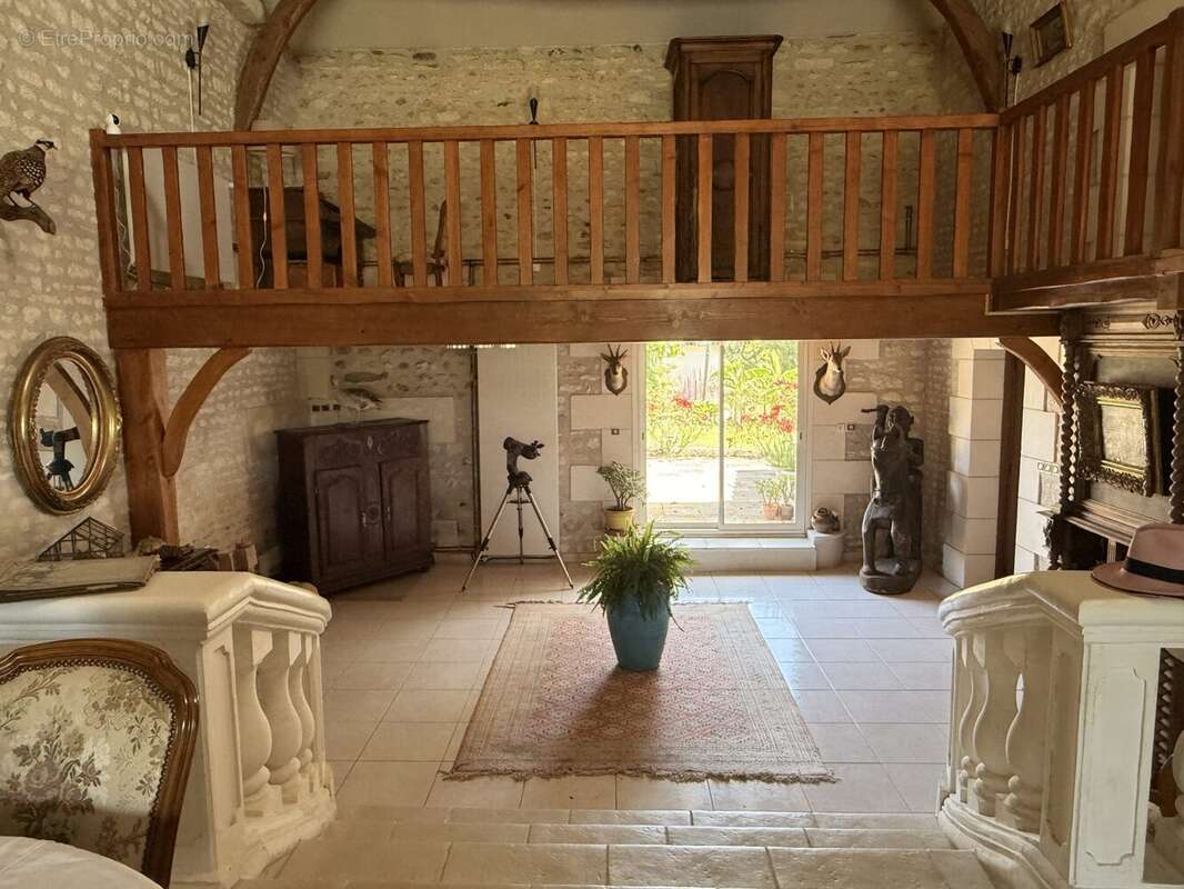 Maison 275 m² à Cozes  - photo 7