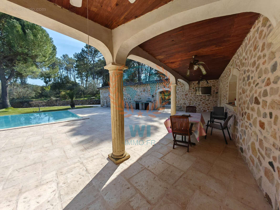 Propriété de charme avec piscine et dépendance - photo 14