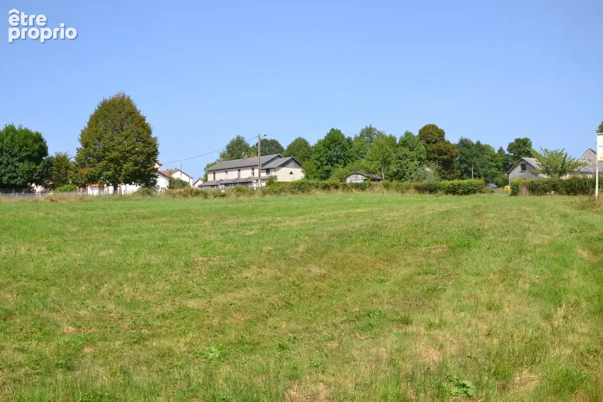 Terrain à MESSEIX