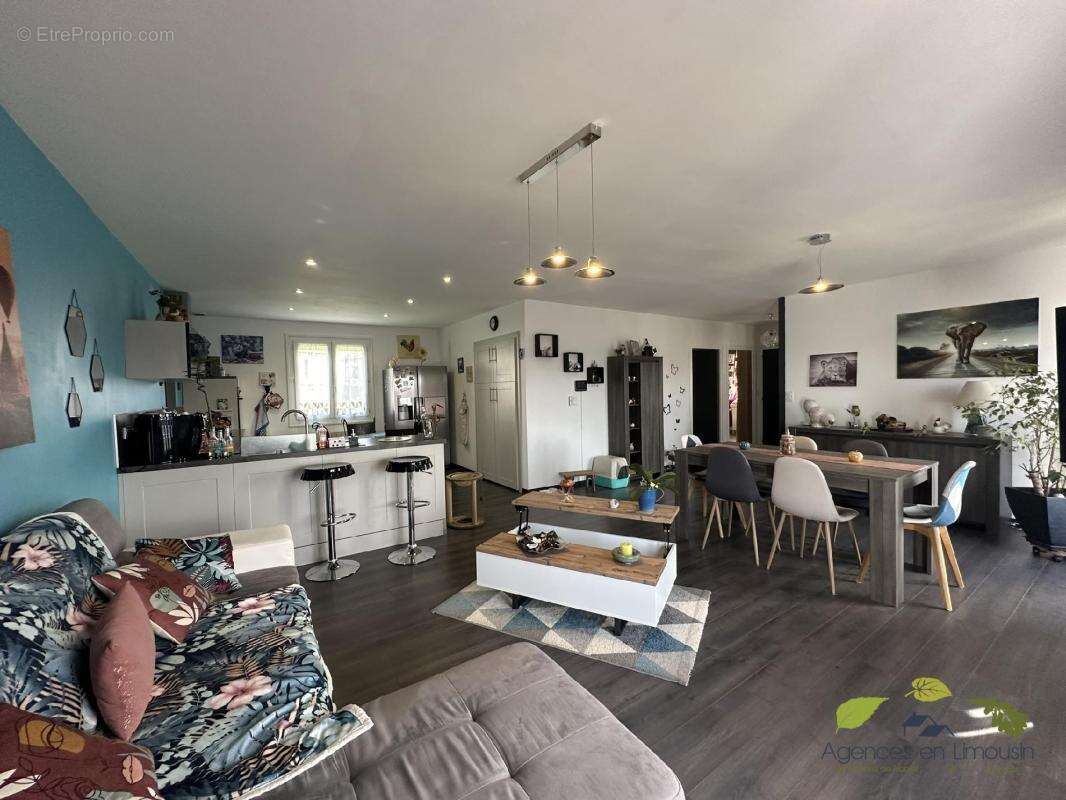 Maison à SAINT-LEONARD-DE-NOBLAT