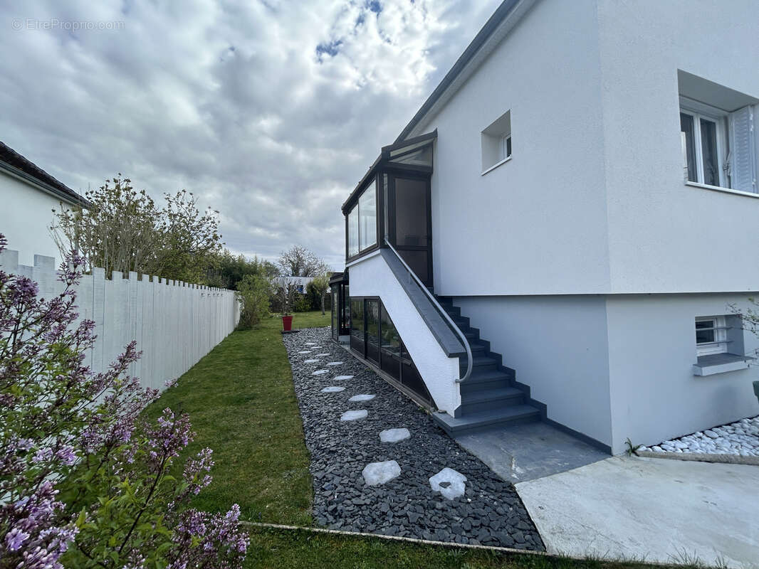 Maison à SAINT-JULIEN-LES-VILLAS