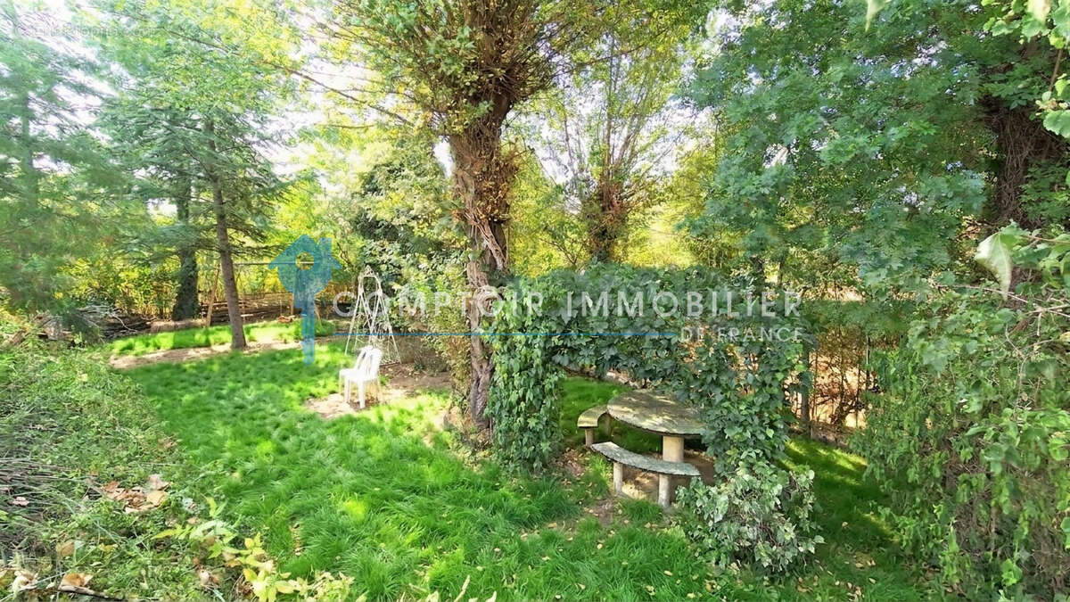 Maison 99 m² à Saint-Julien-Les-Rosiers  - photo 14