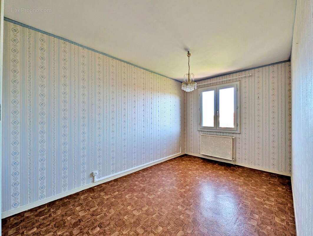 Chambre - Maison à ROMANS-SUR-ISERE