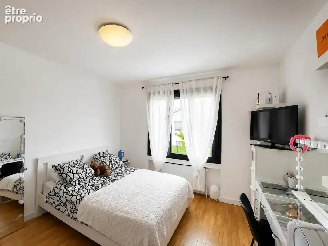 Maison de 9 pièces de 188 m² à Feyzin - photo 3