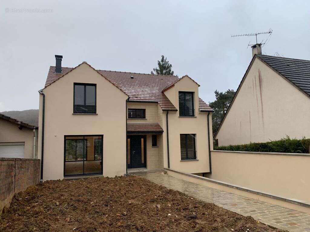 Terrain à CAMBRONNE-LES-CLERMONT