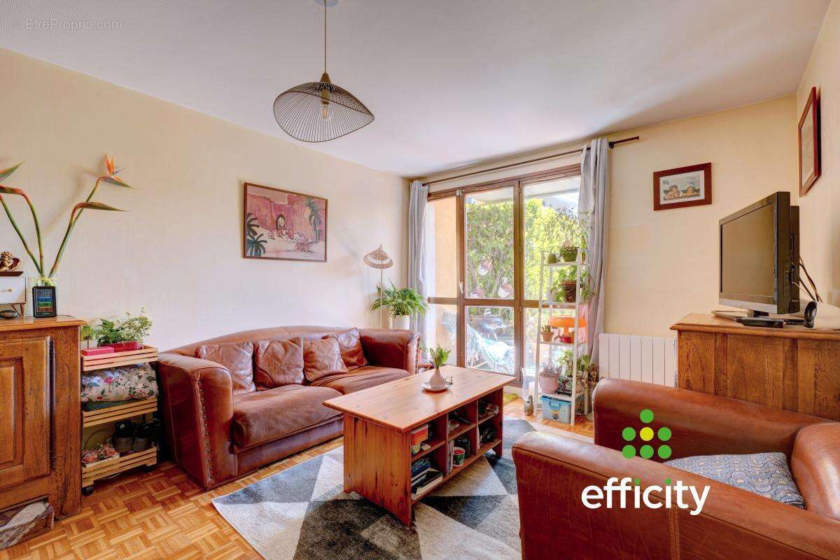 Appartement à SAINT-GENIS-LAVAL
