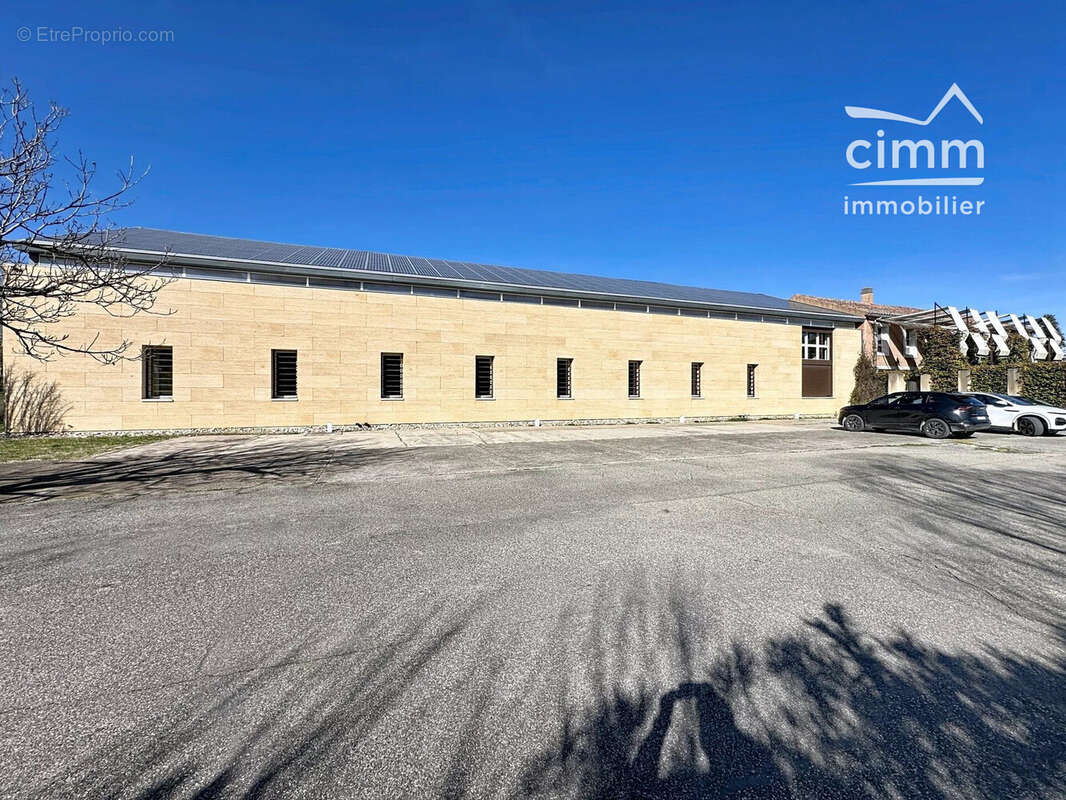 1900 m² à Caumont-Sur-Durance  - photo 7