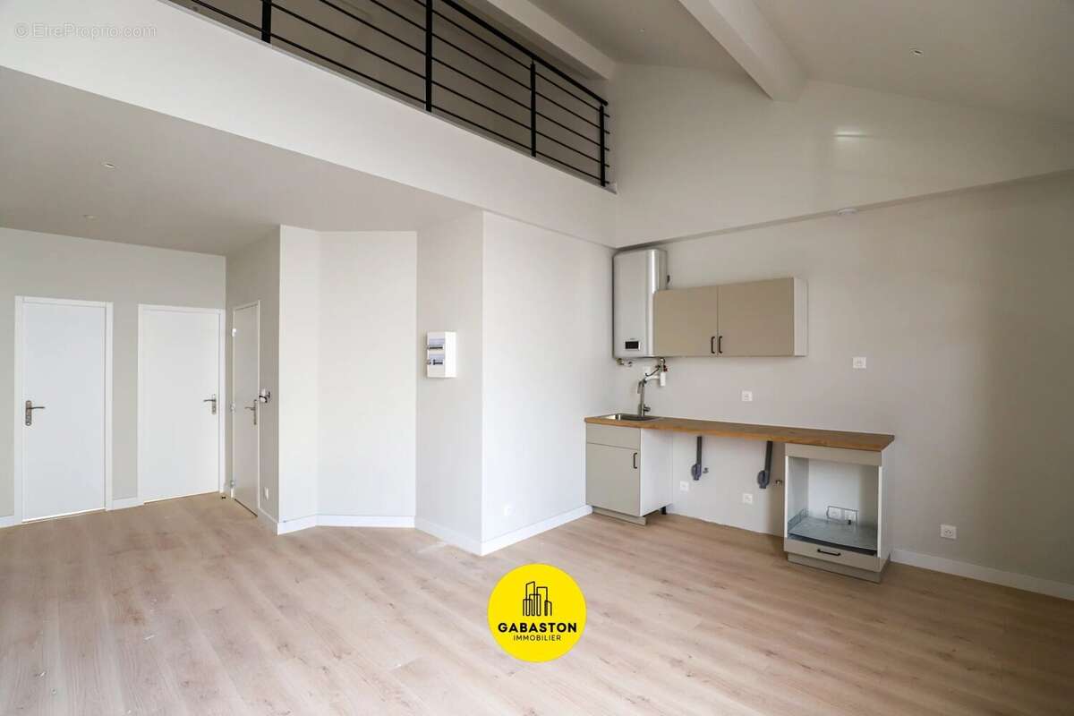 Appartement à MARSEILLE-1E