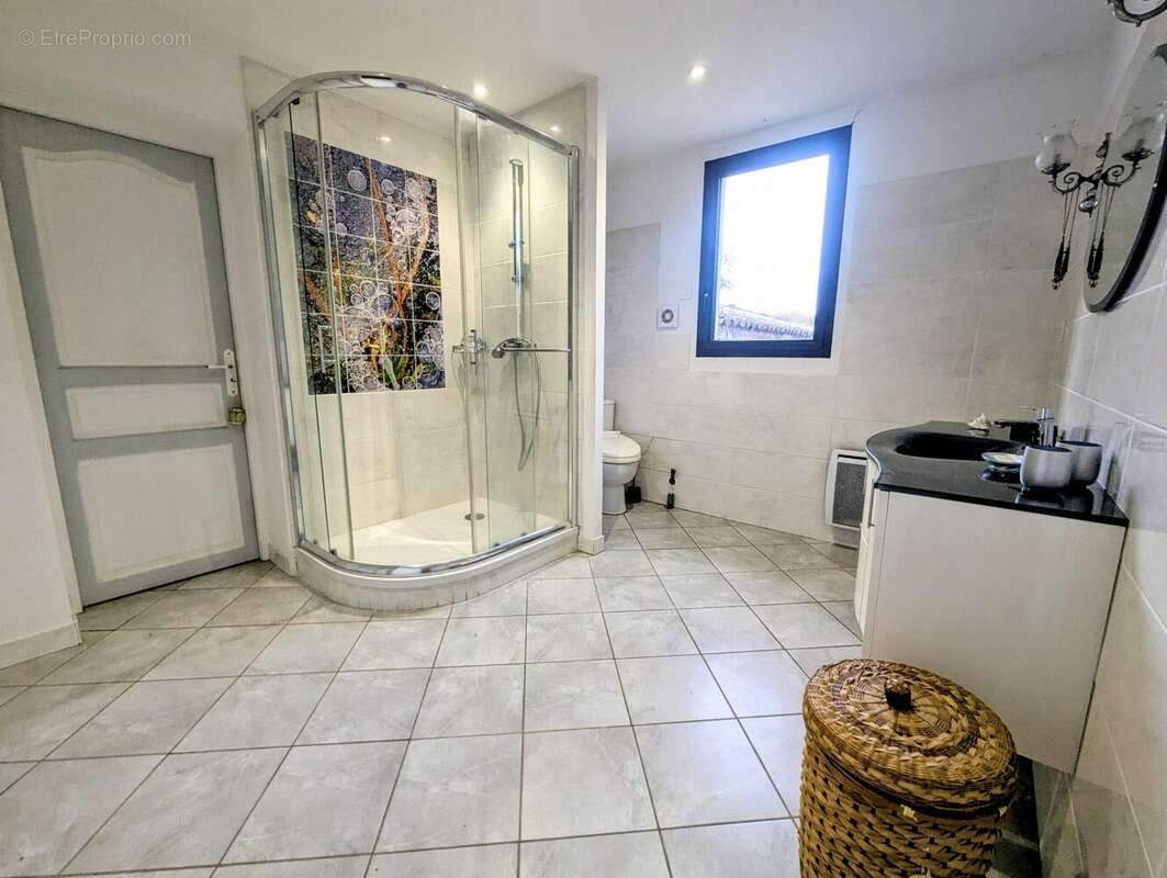 Salle d&#039;eau suite parentale - Maison à YVRAC