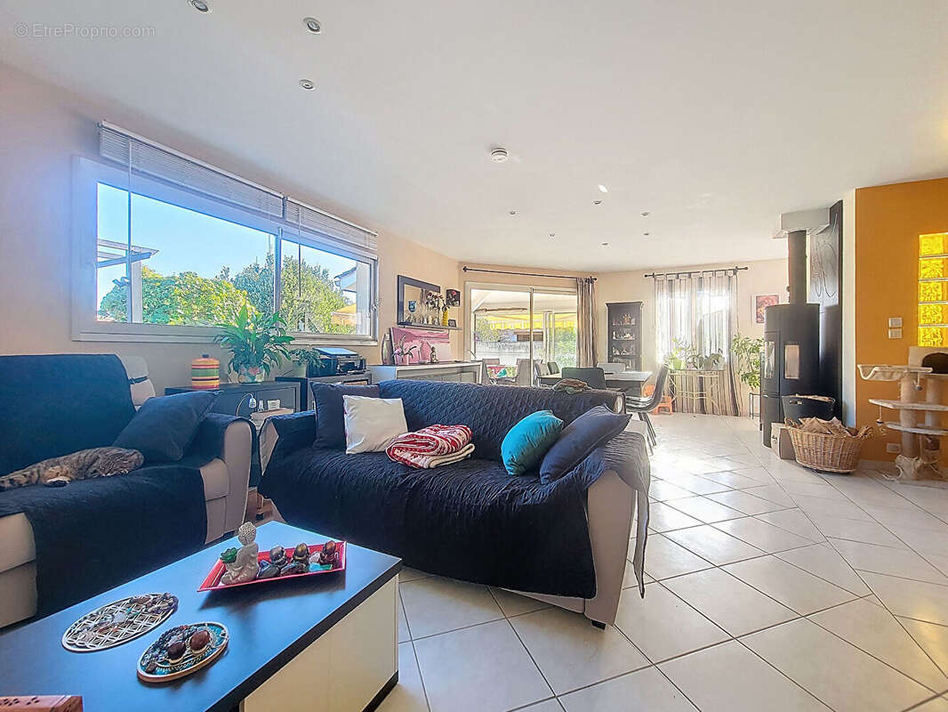 Maison à PAREMPUYRE