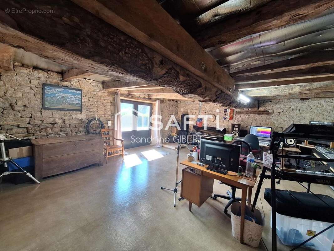 Maison 200 m² à Saint-Chamarand  - photo 8