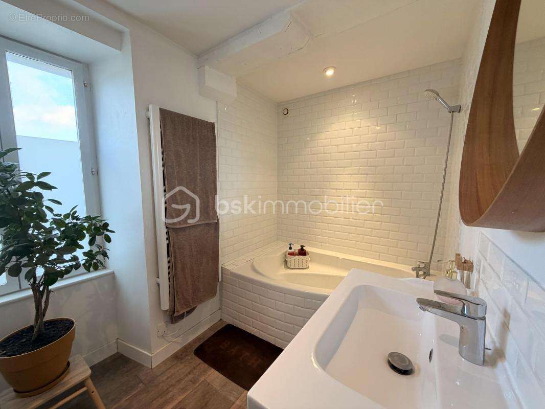 Maison à BRETTEVILLE-L'ORGUEILLEUSE