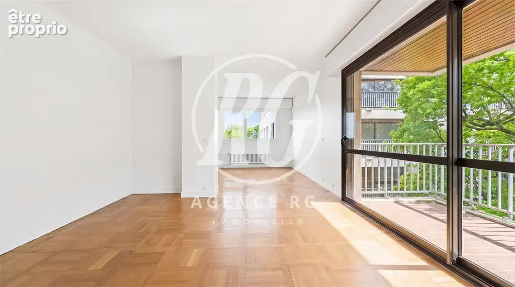 Havre de paix en dernier étage : 88 m² avec tennis, terrasse et vue verdoyante - photo 5