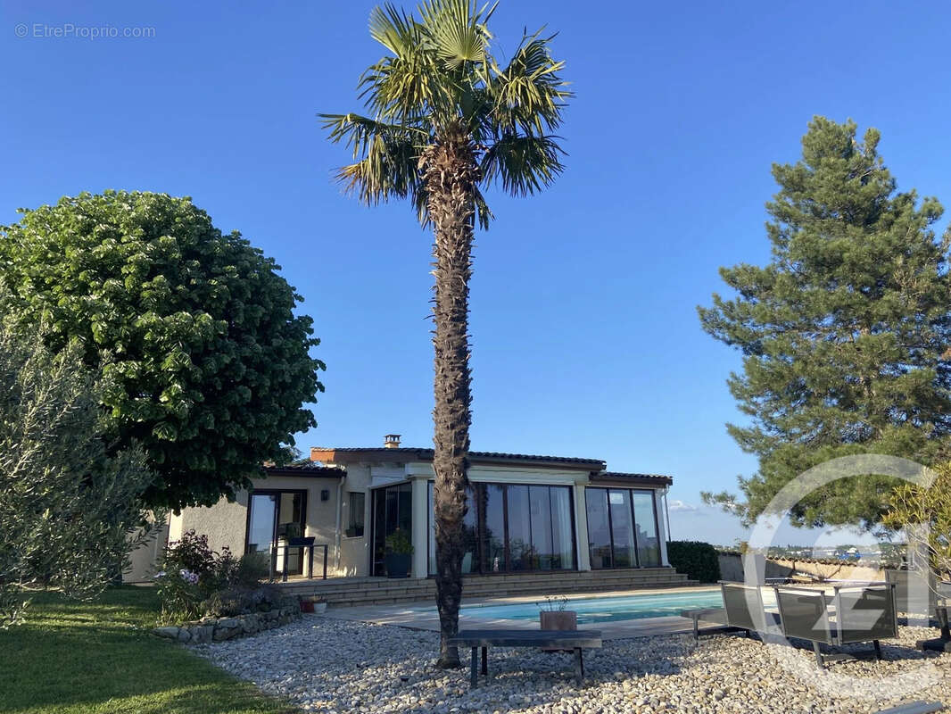 Maison 235 m² à Roiffieux  - photo 2