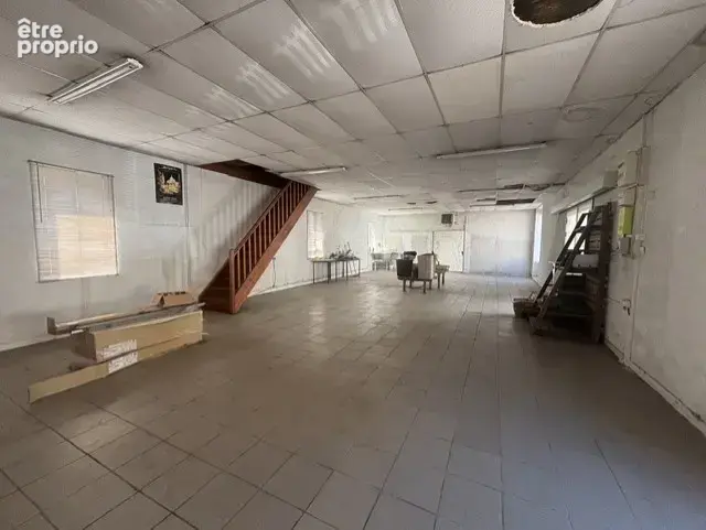 EXCLUSIVITE à ETANG SUR ARROUX, immeuble à usage professionnel en centre bourg à rénover. - photo 4
