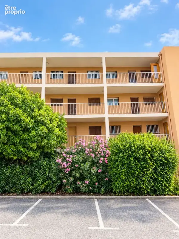 EXCLUSIVITE : Appartement Hyères 1 pièce 30 m² avec terrasse - photo 3