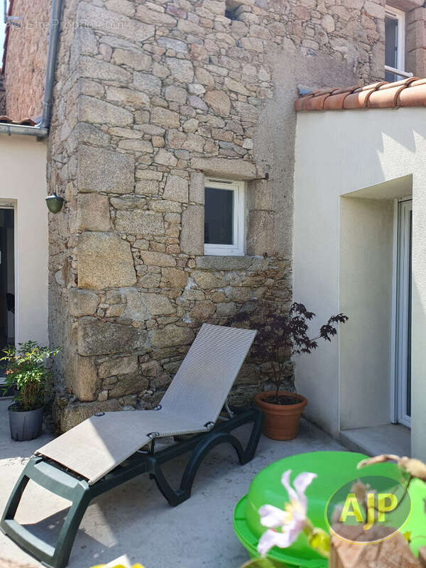 Maison à CUGAND