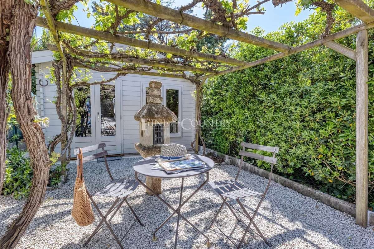Maison à LA ROQUETTE-SUR-SIAGNE