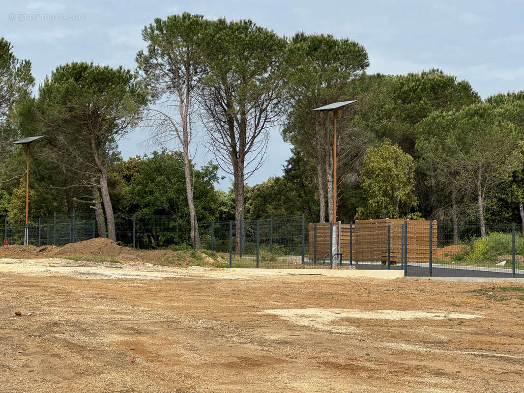 Terrain à UZES