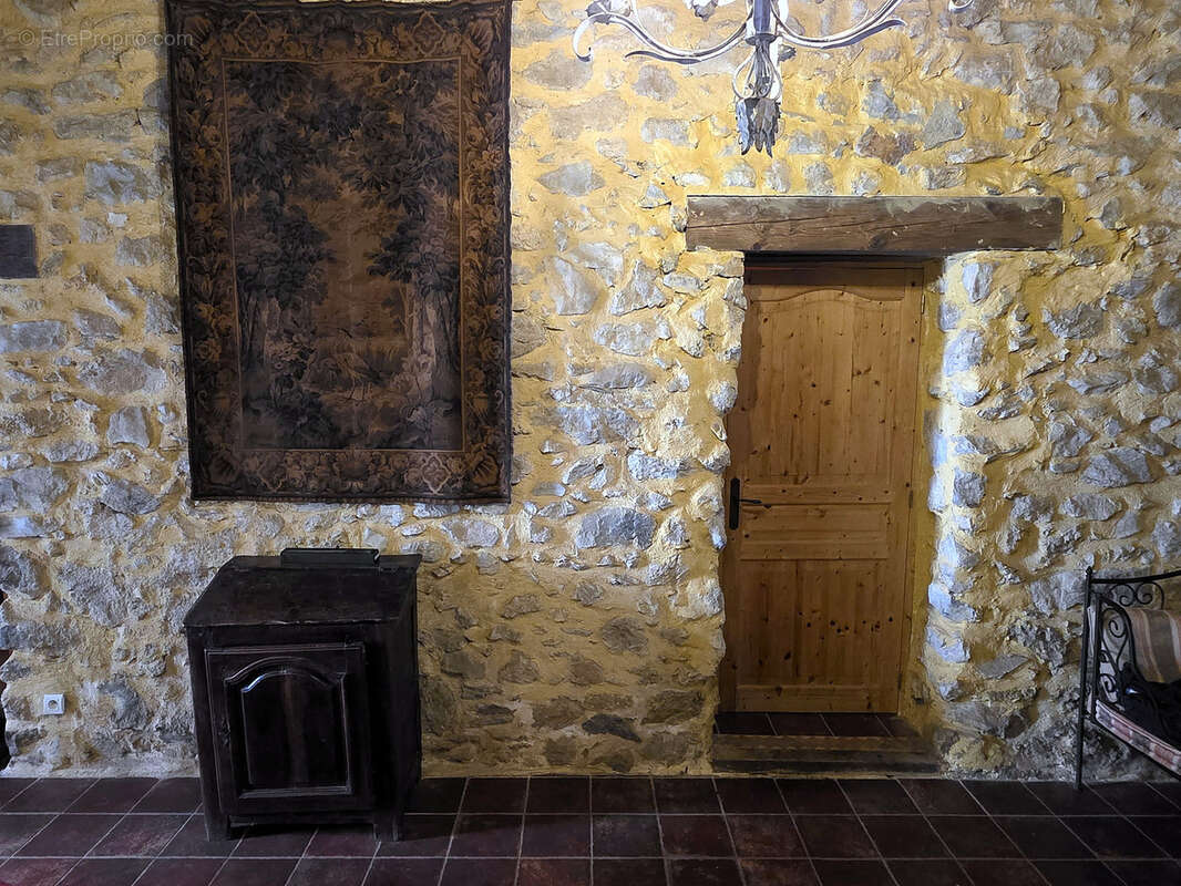 Maison de caractère de 1713   460 m2   piscine chauffée   Roquefeuil (11) - photo 16