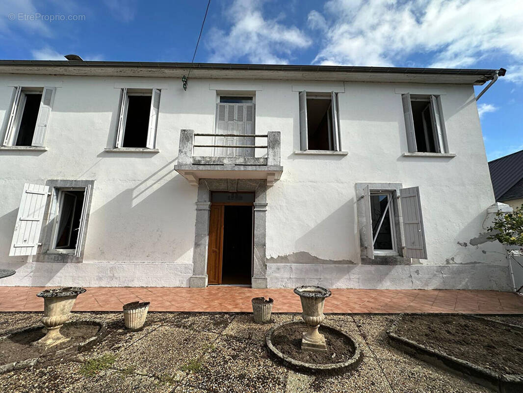 Maison à PONTACQ