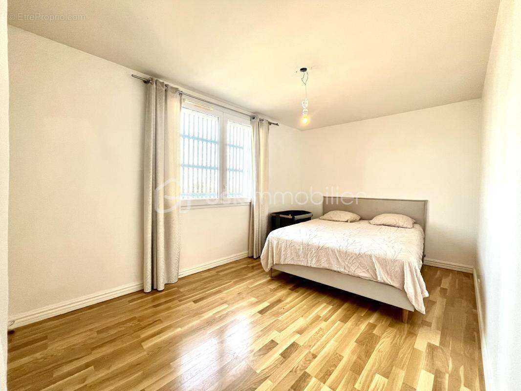 Appartement à COLOMBES