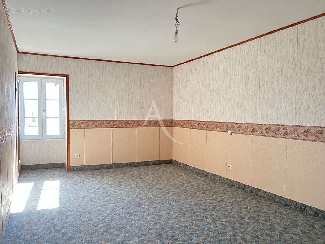 Maison à MOUZEUIL-SAINT-MARTIN