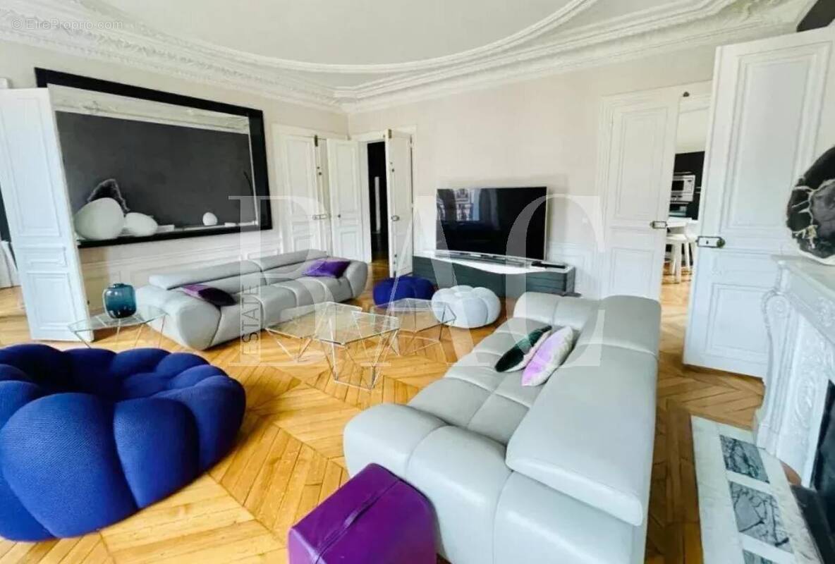 Appartement à PARIS-1E