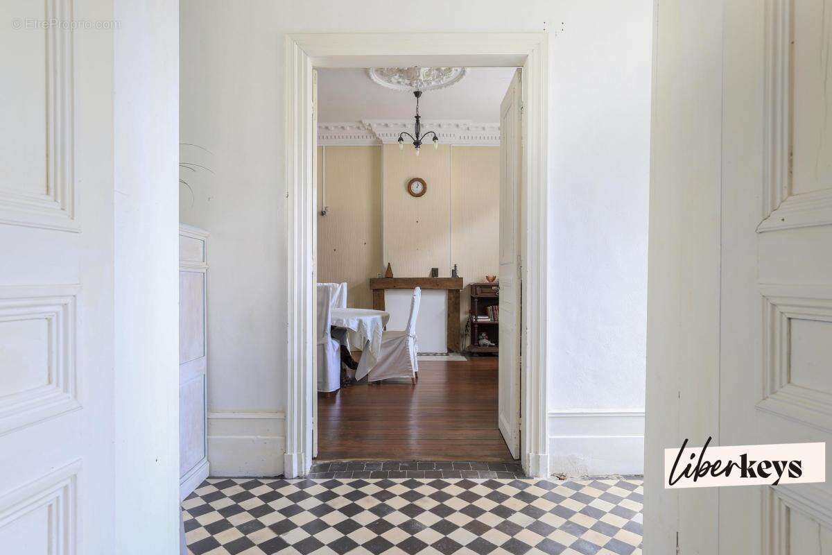 Maison familiale 158 m² – 3 chambres – Grand terrain 1 322 m² – Véranda – Bureau  – Parking – Pommereuil - photo 4
