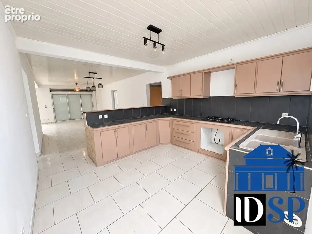 Maison 5 pièces 128 m² à vendre à Saint-Pierre (97418) - photo 5