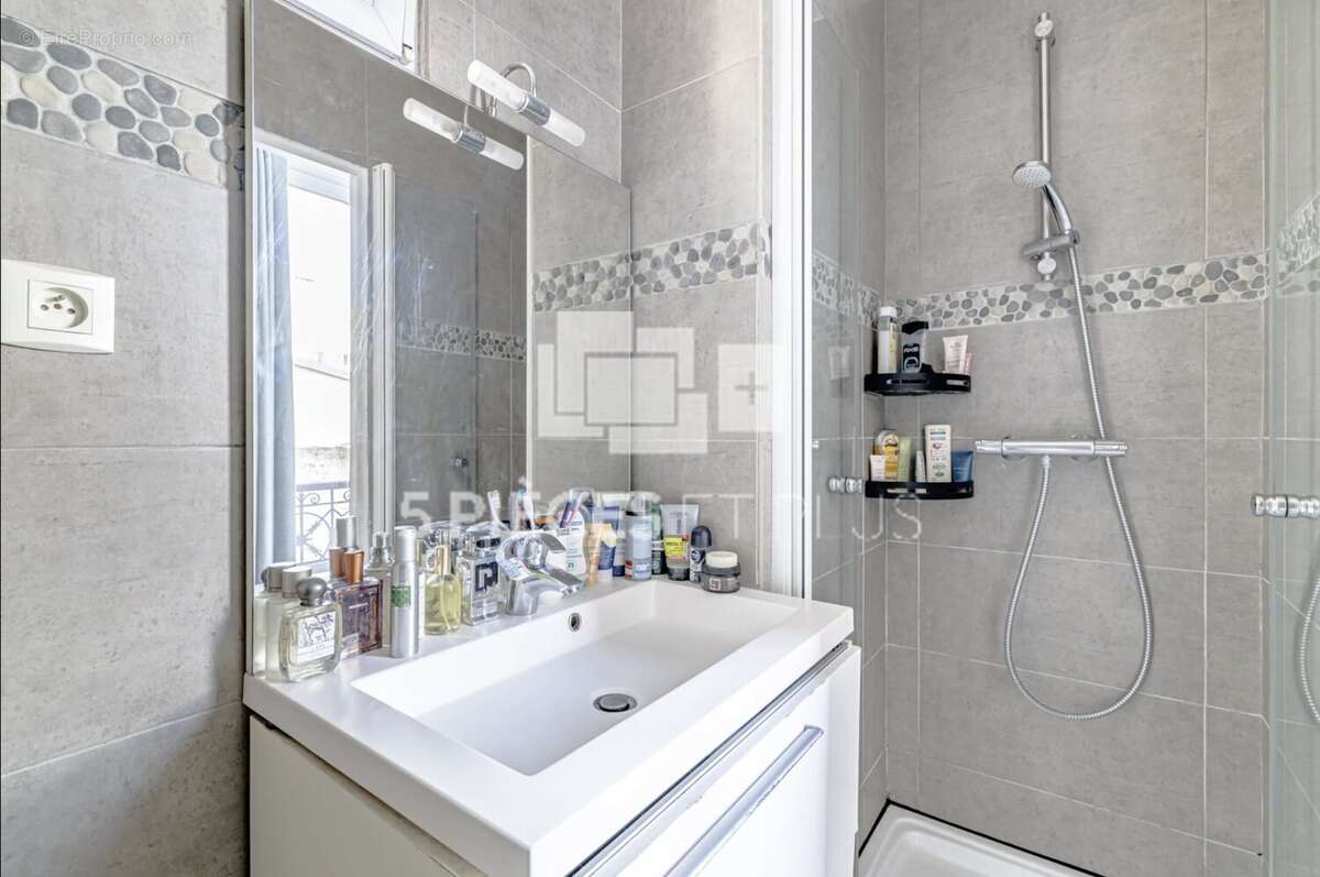 Appartement à LEVALLOIS-PERRET