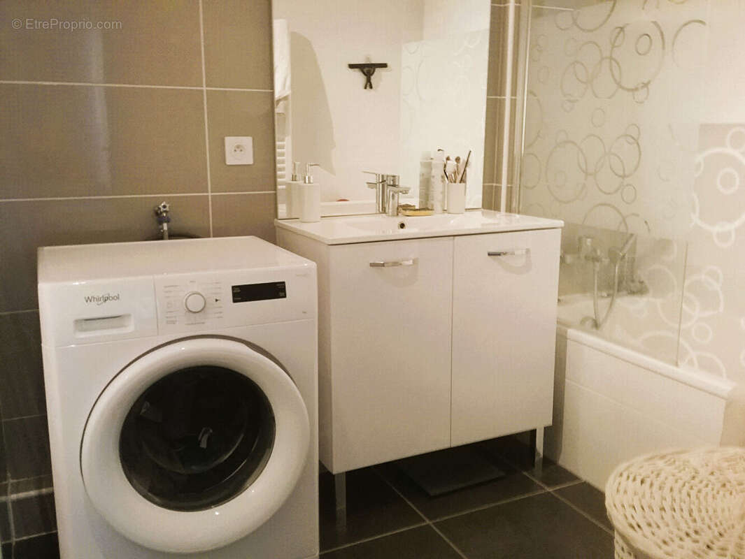 Appartement à CHATEAUNEUF-LE-ROUGE