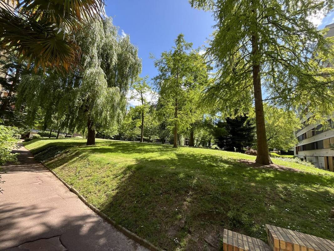 Appartement à FONTENAY-LE-FLEURY