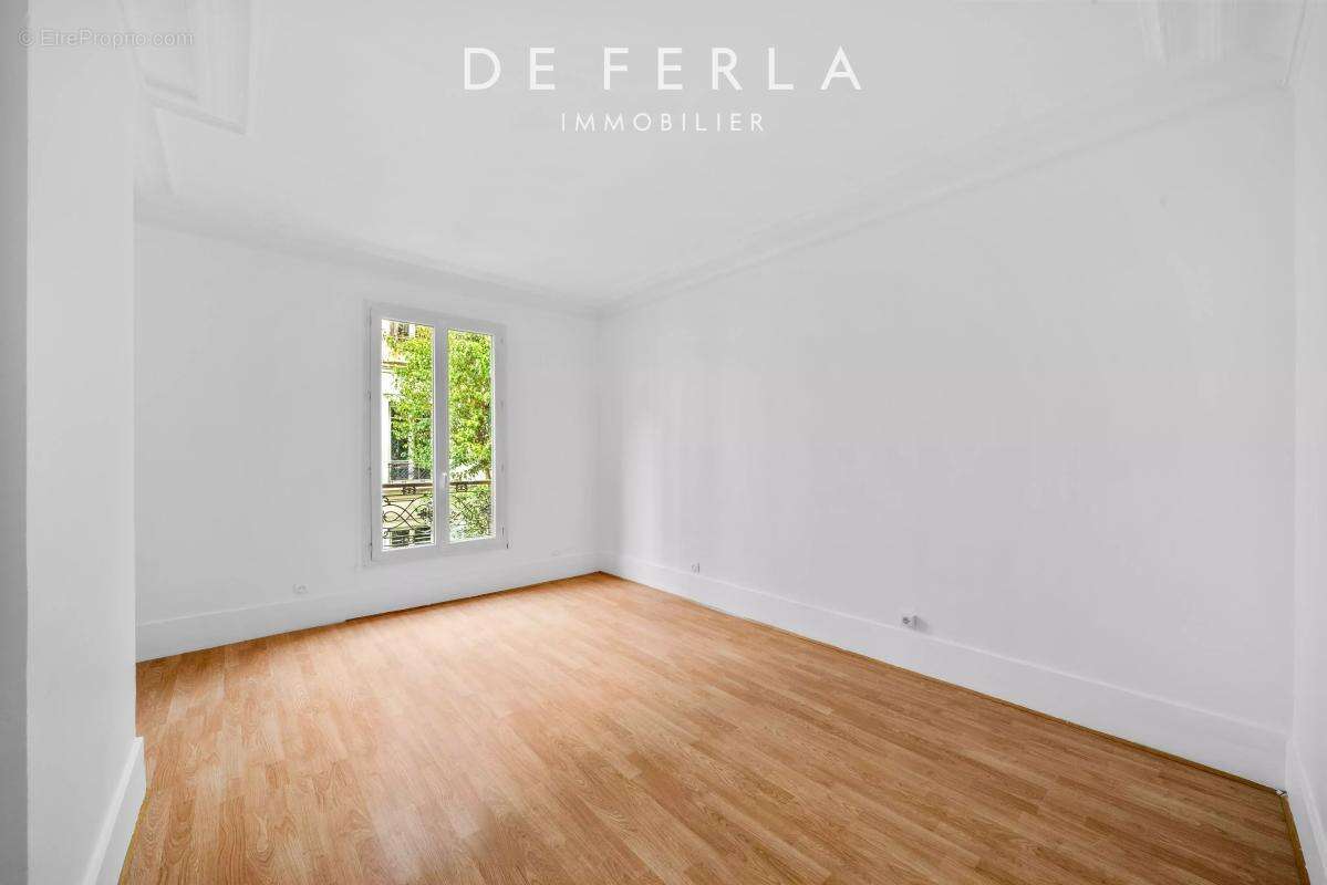 Appartement à PARIS-14E