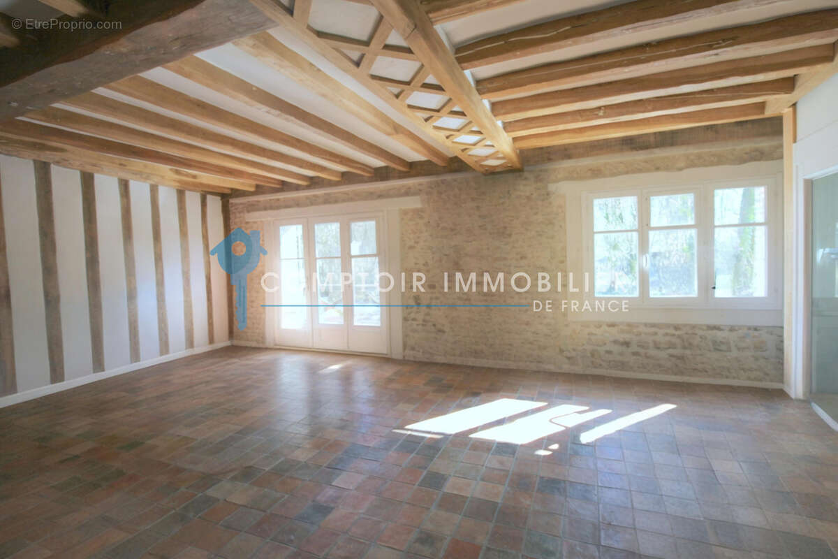 A vendre Dpt Eure (27) proche Pacy sur Eure Moulin 353 m2 avec piscine sur terrain de 5542 m2 au bord de riviè - photo 4