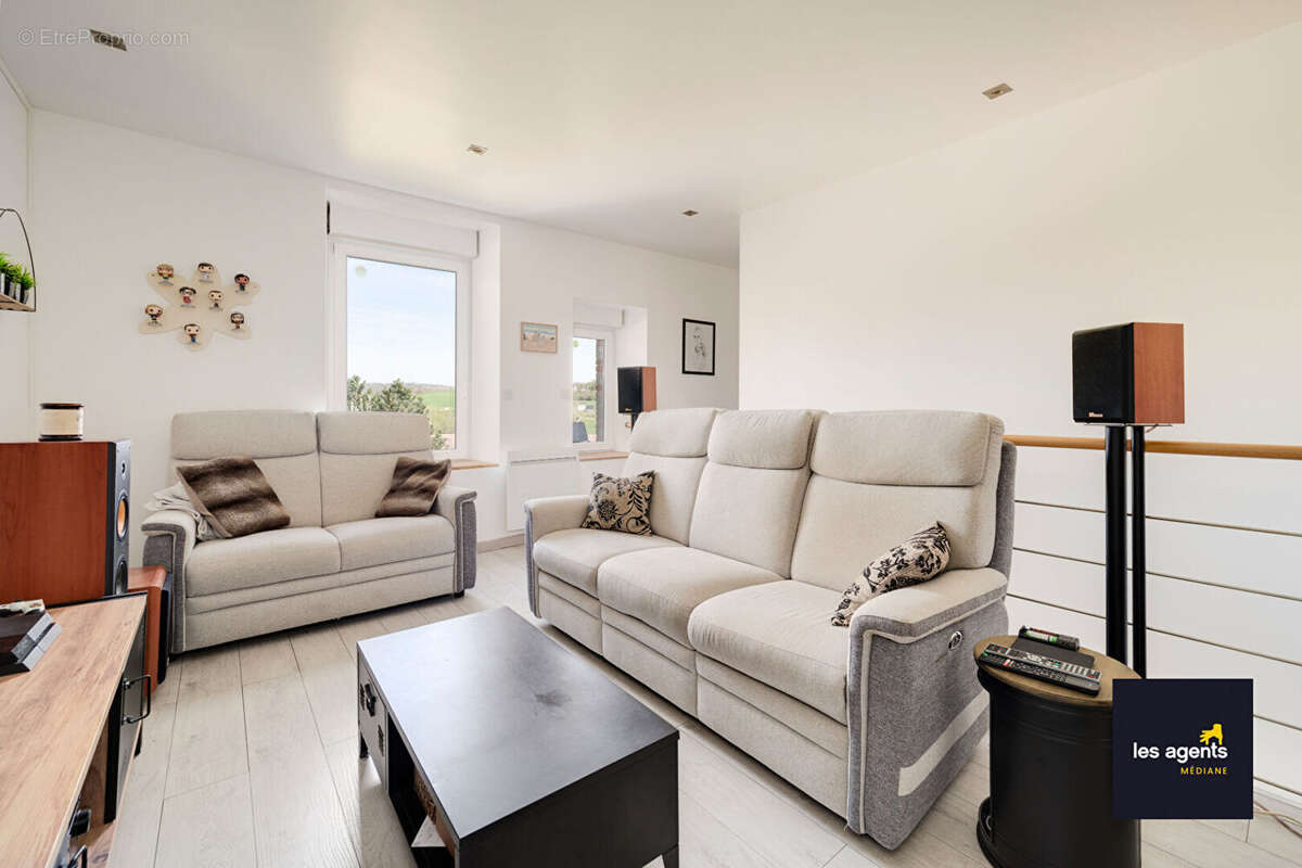 Maison à MONCEL-SUR-SEILLE