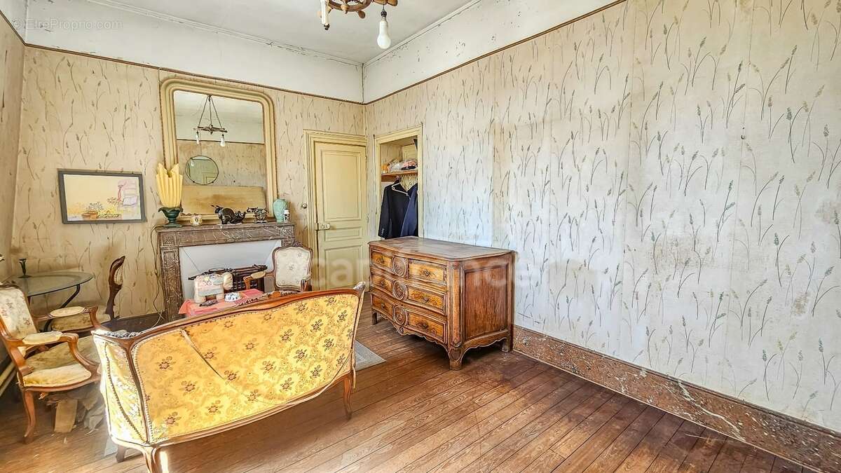Plein centre ville d' ETAMPES (91) propriété à vendre 13 pièces, avec grand garage, 2 dépendances et terrain clos de 997 m² - photo 20