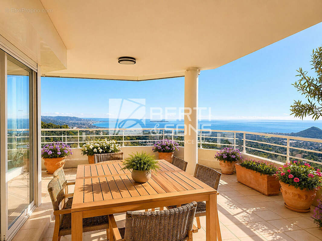 Appartement à MANDELIEU-LA-NAPOULE