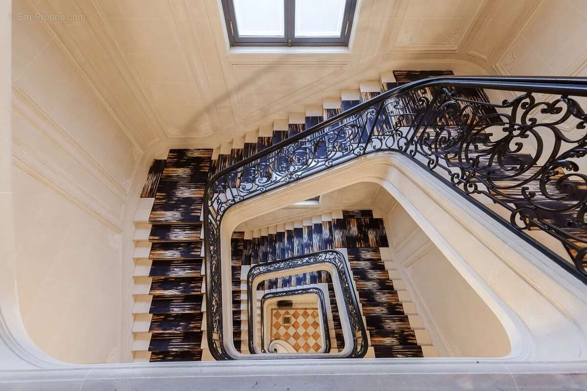 Appartement à PARIS-16E