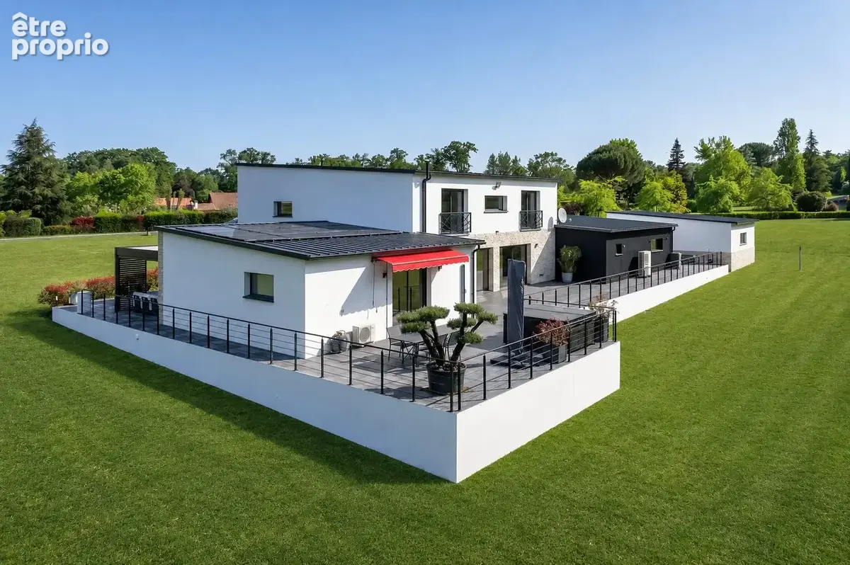 Maison 370 m² à Saint-Estephe  - photo 6