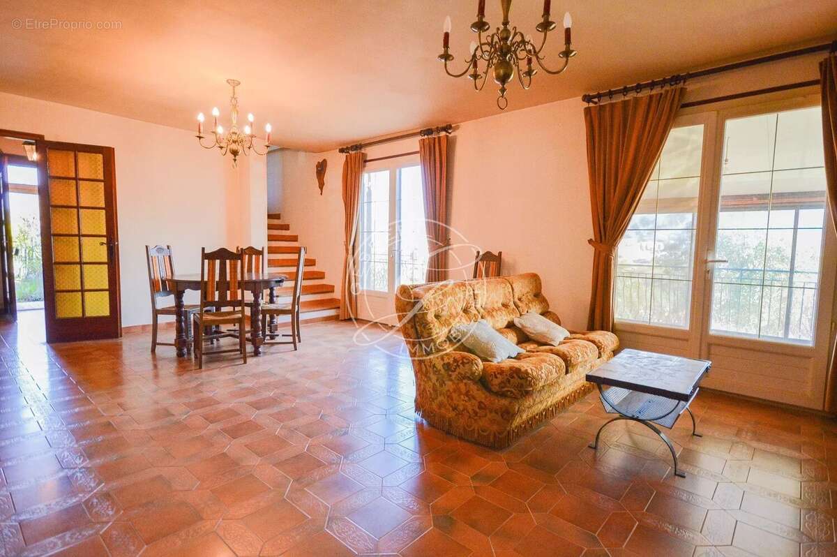 Maison à LORGUES