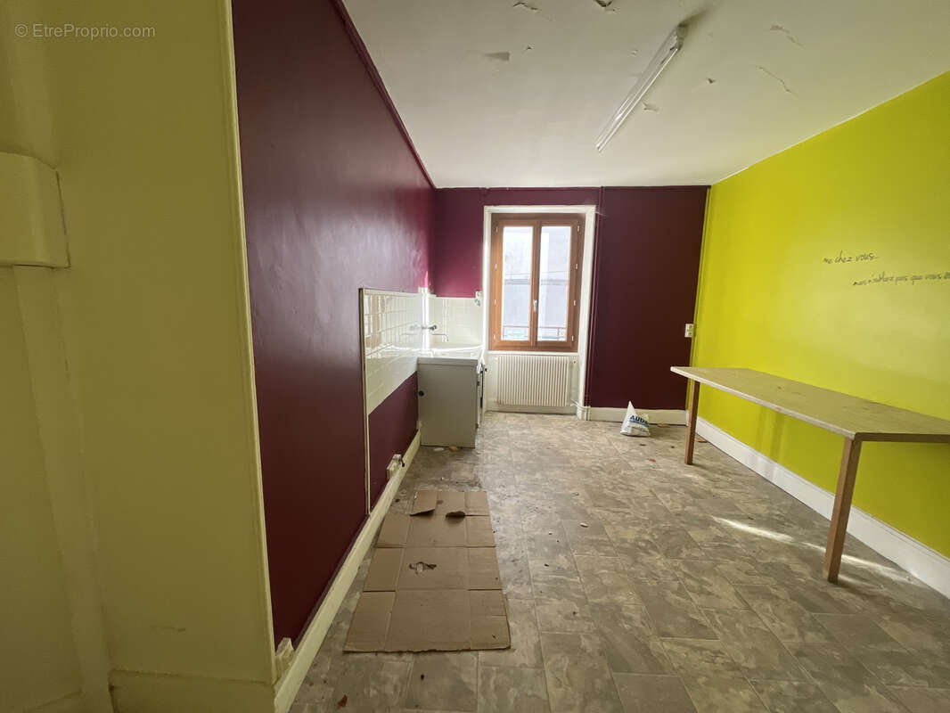Appartement à EGLISENEUVE-D'ENTRAIGUES