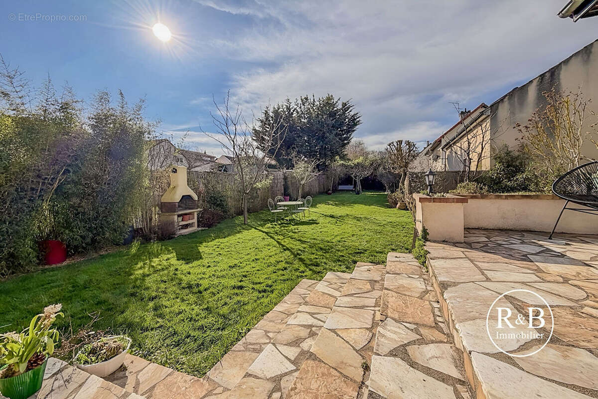 Maison à LES CLAYES-SOUS-BOIS
