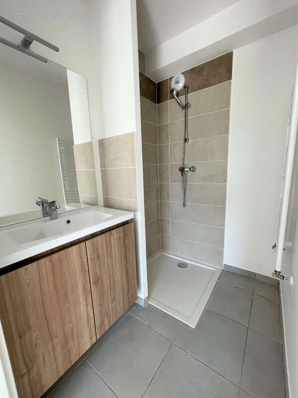 Appartement à BEAUZELLE